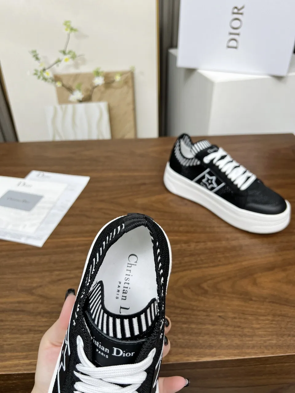 👟👟Ex-factory price 480👟👟 These Dior Star thick-soled sneakers are from the Dior Vibe limited series and have a unique and timeless design. Crafted from white mesh, it features a black CD logo and star pattern on the sides and a Christian Dior Paris signature on the tongue. Paired with a classic thick sole, it is light and comfortable, suitable for all seasons, and can be matched with various casual looks to add the finishing touch. 🎉The official website of Dijia’s new colors has been updated simultaneously. Number of yards: 35-41 (42 can be customized without return or exchange). Welcome to place an order in the picture above [Rose][Rose][Rose]